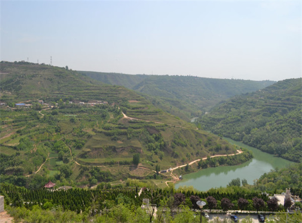 西安市灞橋區(qū)鯨魚(yú)溝風(fēng)景區(qū)西高橋公墓